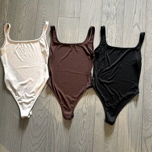 Set of 3 ribbed bodysuits